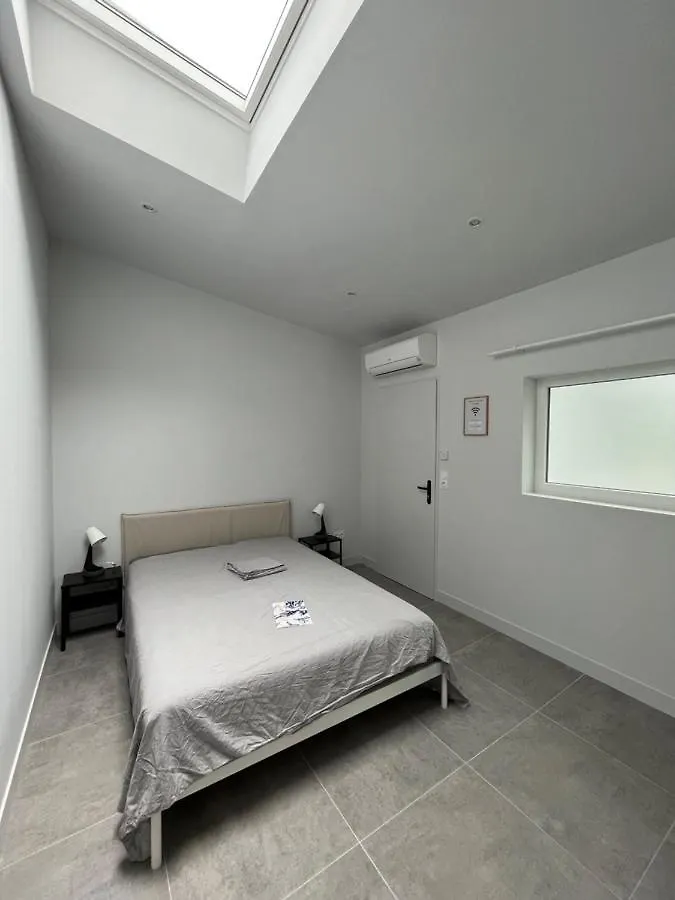 Chez Oma: Shared Living with Private Rooms Avignon France